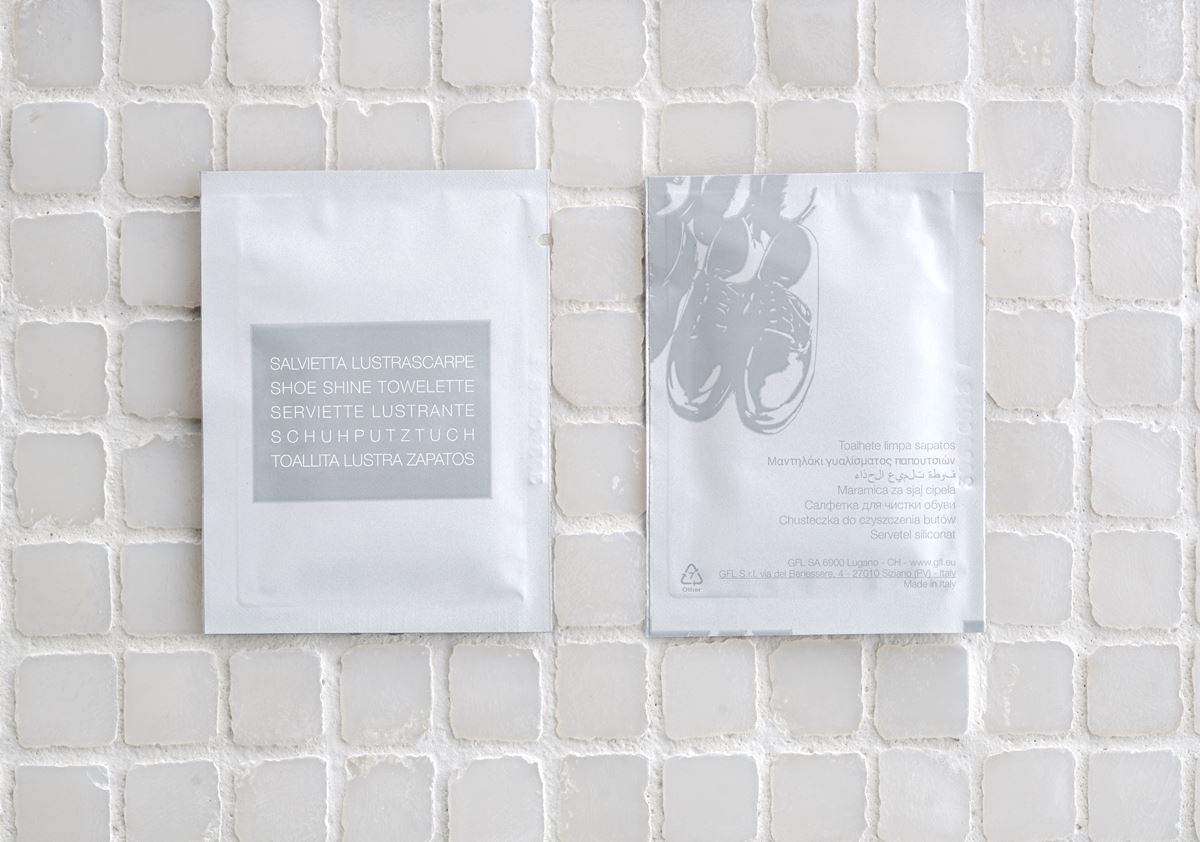 Neutra Shoe shine towelette